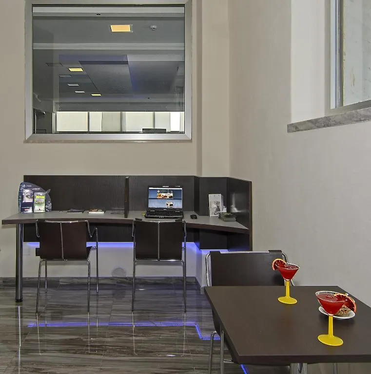 מרינה די מסה Hotel Roma 3*, מרינה די מסה איטליה