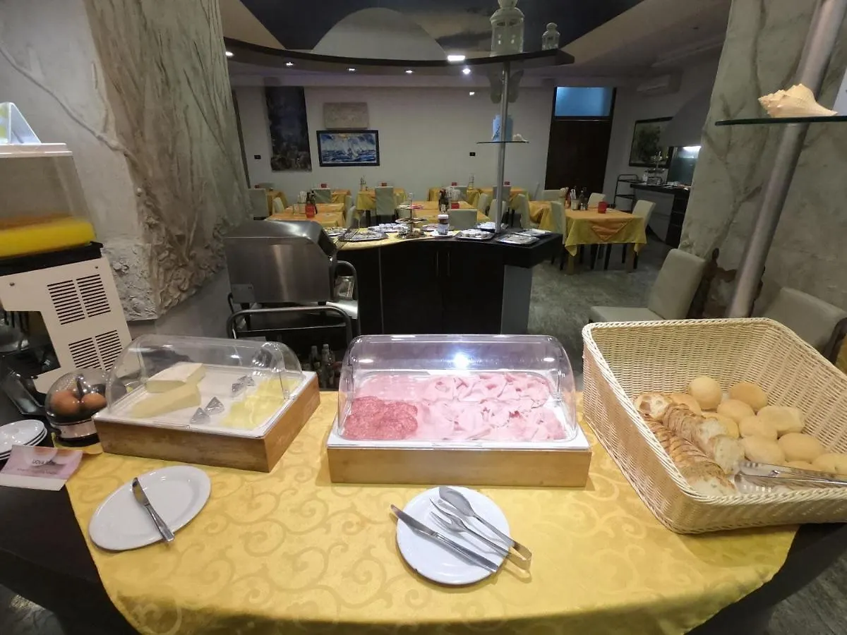 מרינה די מסה Hotel Roma איטליה