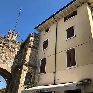 residenza-via-rocca-tre.hotelinveneto.com/